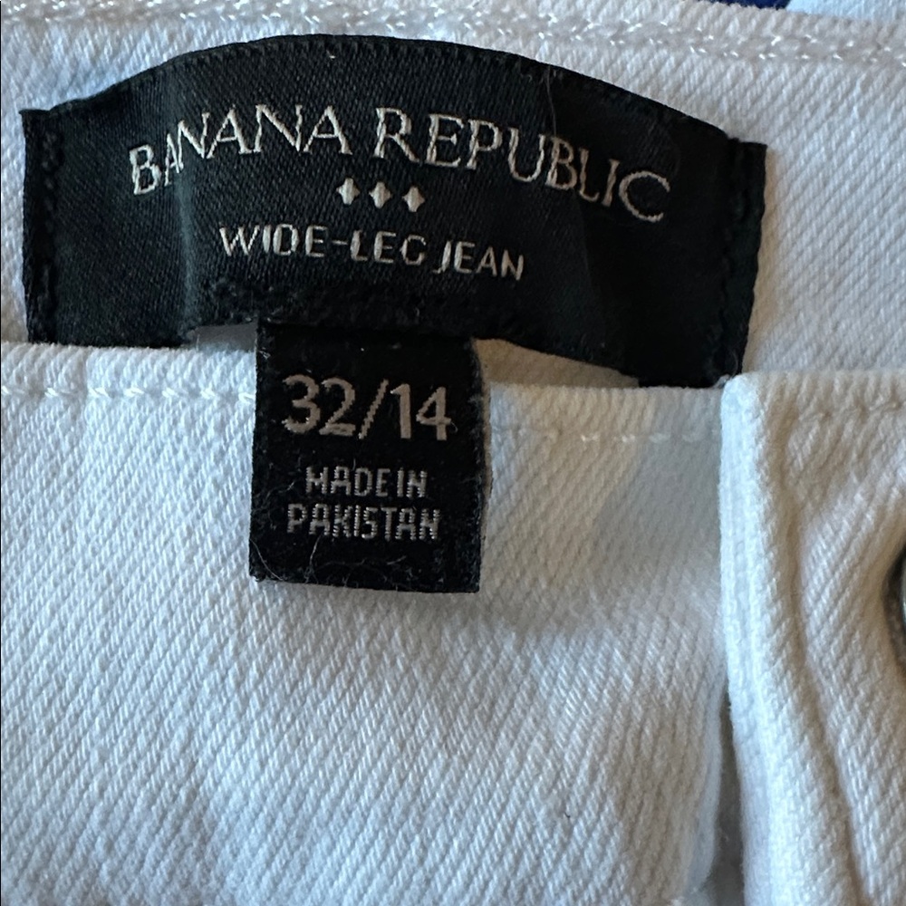 NWOT Banana Republic Pure White High Rise wide leg Jeans. Never worn! Size 32/14 - Picture 3 of 7